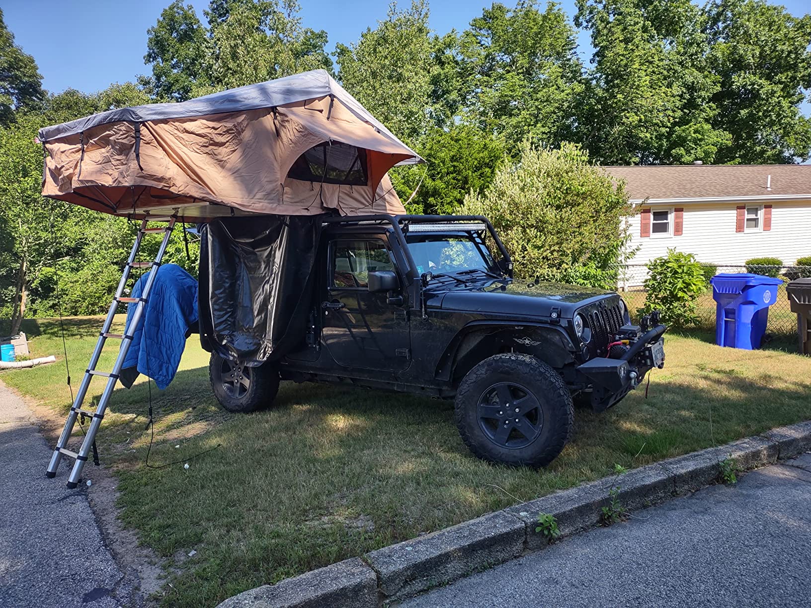 【Sports&Outdoors】2-3 Person Sunroof Rooftop Tent with Skyline Rainfly and Ladder